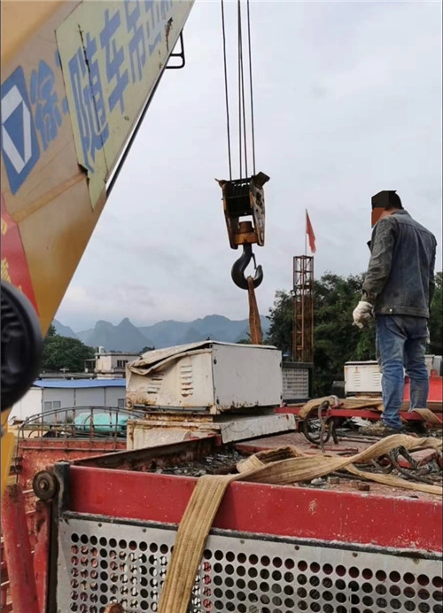 新建区大件吊装搬运设备常用的施工手势信号解答