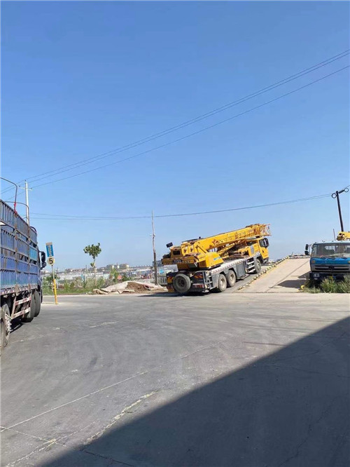 新建区25吨吊车的租赁价格大概是多少？